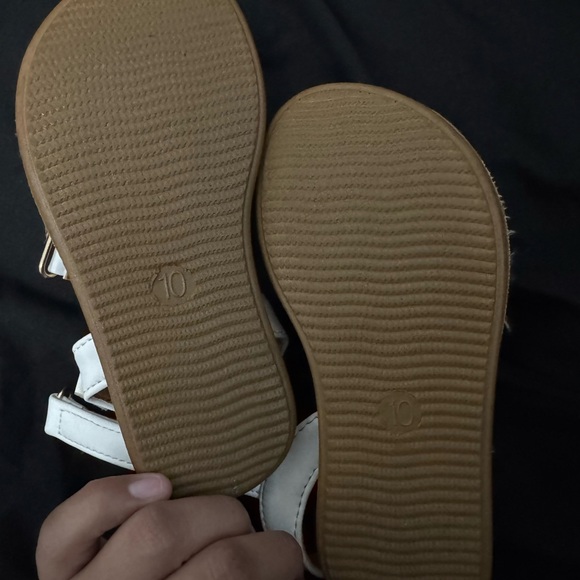 White Floral Embroidered Sandals - Picture 3 of 4